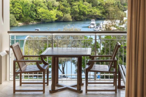 Charming Baroque Escape for 2 in Hastings street, Noosa